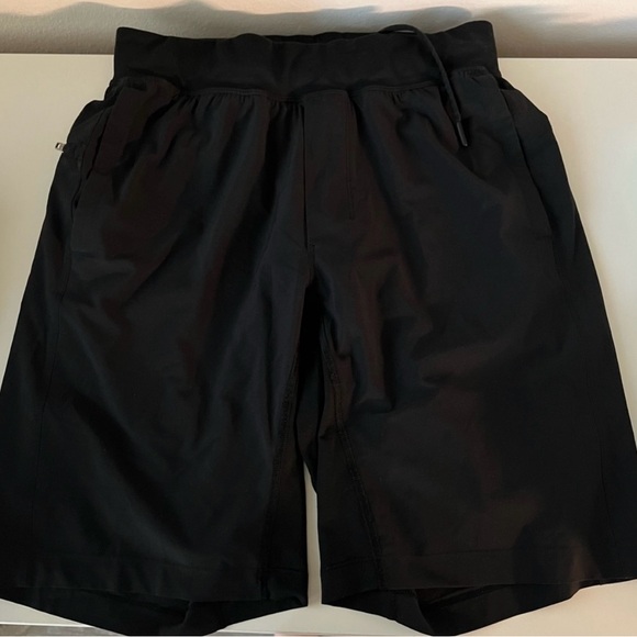 Men’s 9.5 inch lululemon shorts - Picture 2 of 2